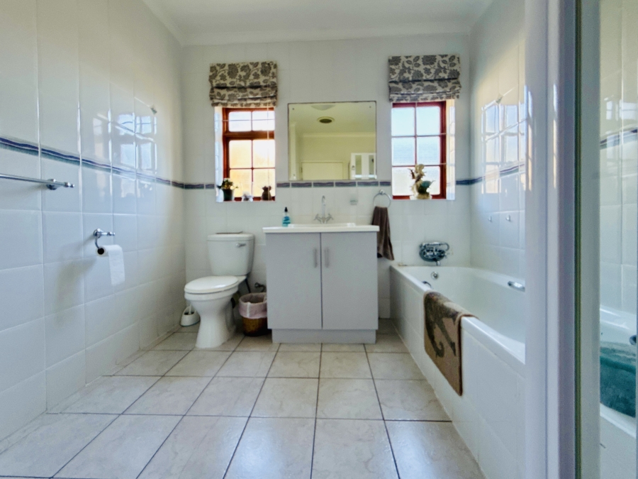 3 Bedroom Property for Sale in Sandbaai Western Cape